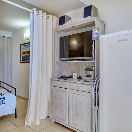 Apartment Neno - Terrace & Parking Veli Losinj Exterior photo