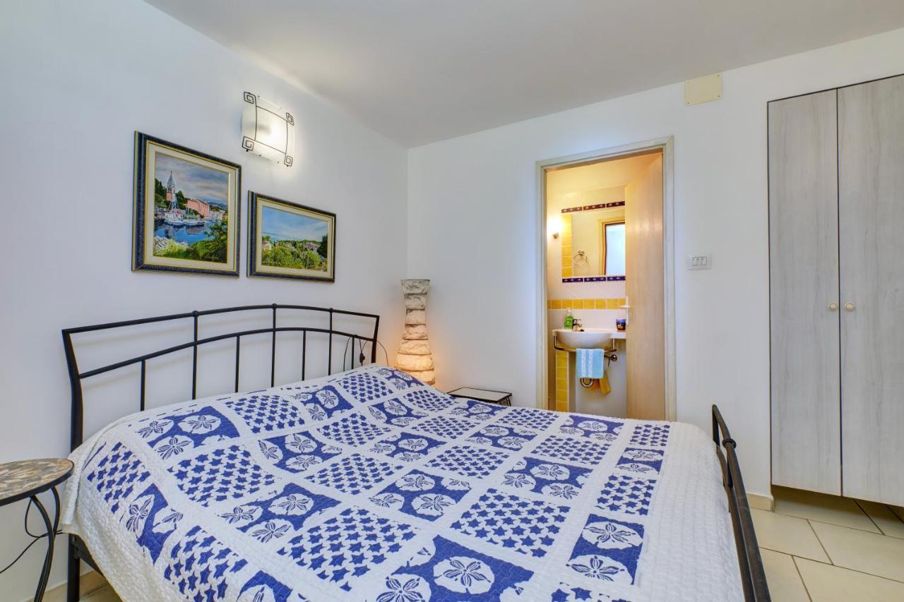 Apartment Neno - Terrace & Parking Veli Losinj Exterior photo