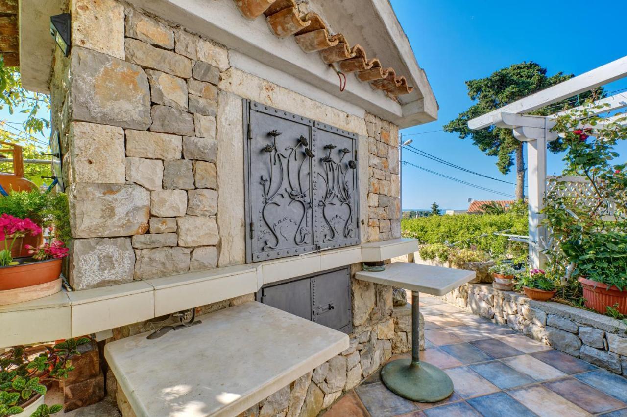 Apartment Neno - Terrace & Parking Veli Losinj Exterior photo