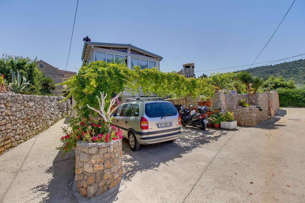 Apartment Neno - Terrace & Parking Veli Losinj Exterior photo