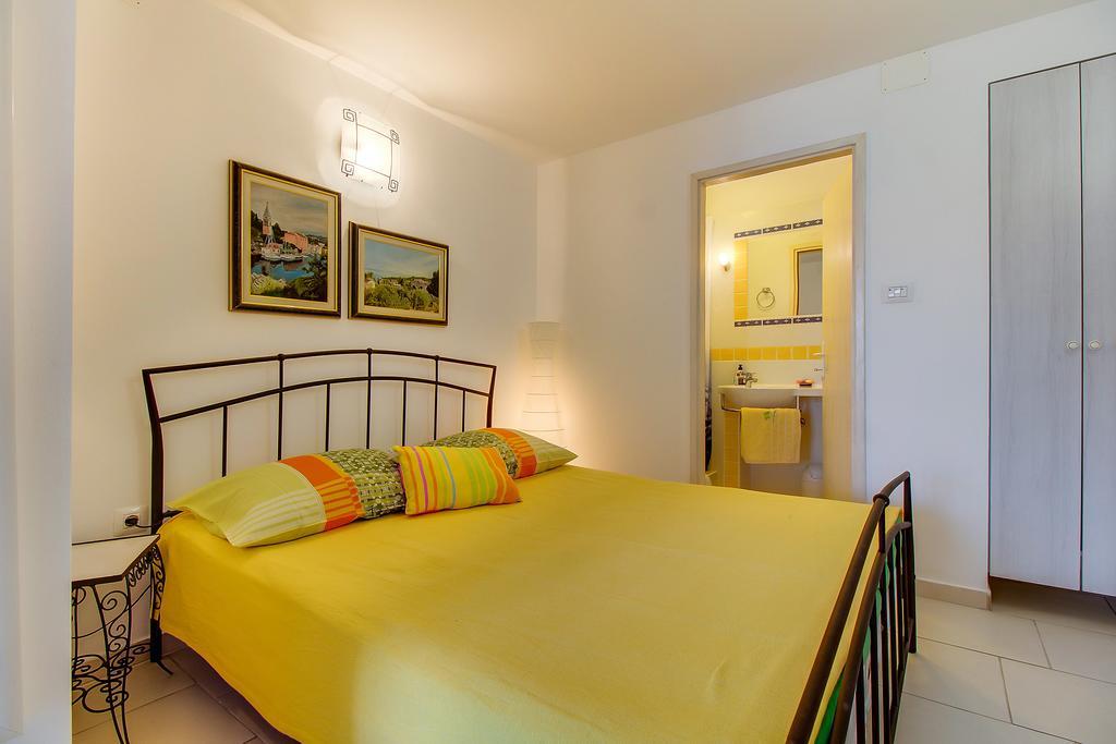 Apartment Neno - Terrace & Parking Veli Losinj Exterior photo