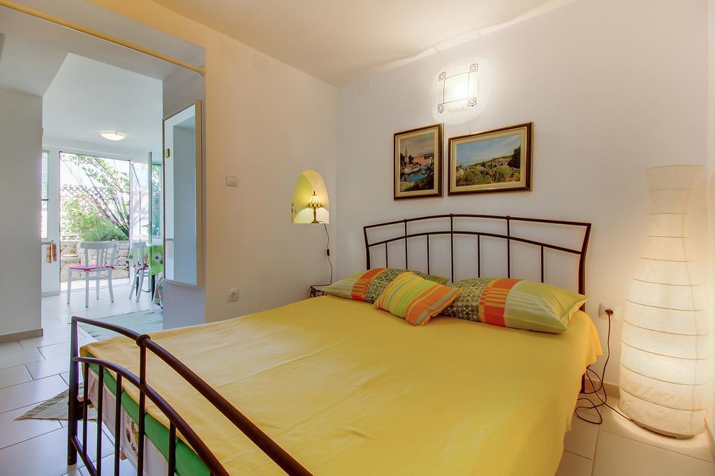 Apartment Neno - Terrace & Parking Veli Losinj Exterior photo