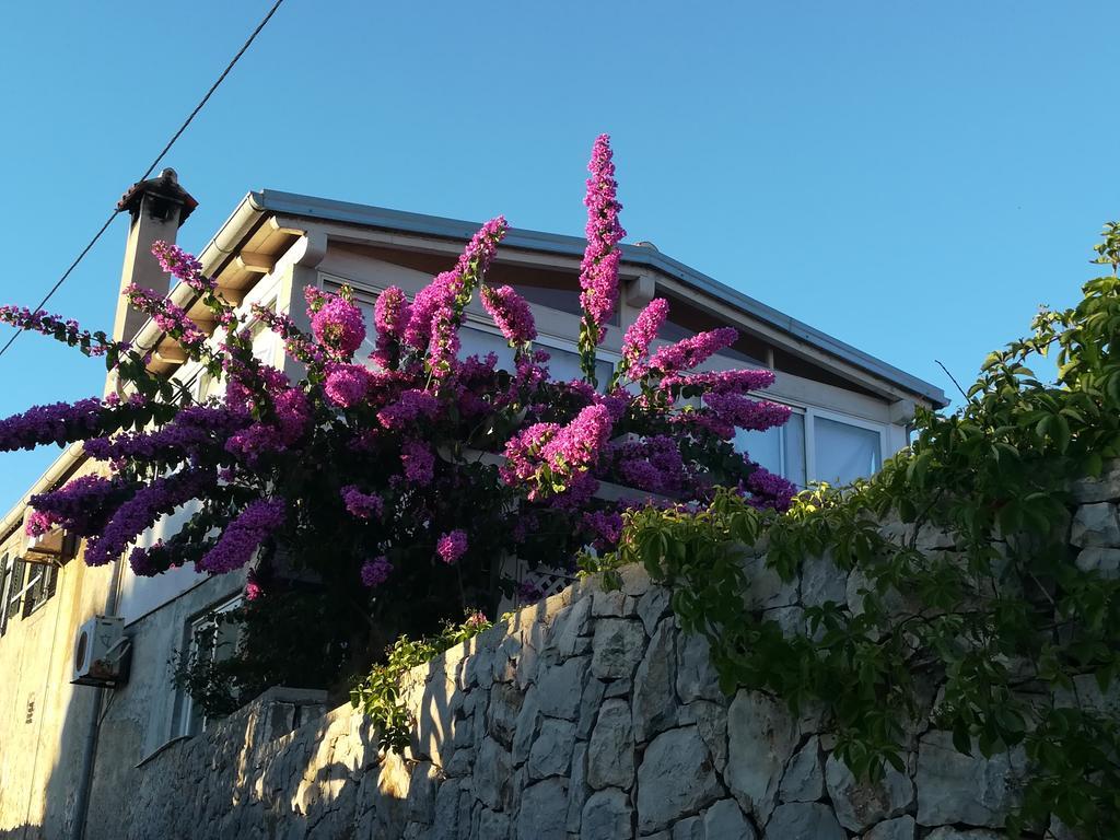 Apartment Neno - Terrace & Parking Veli Losinj Exterior photo