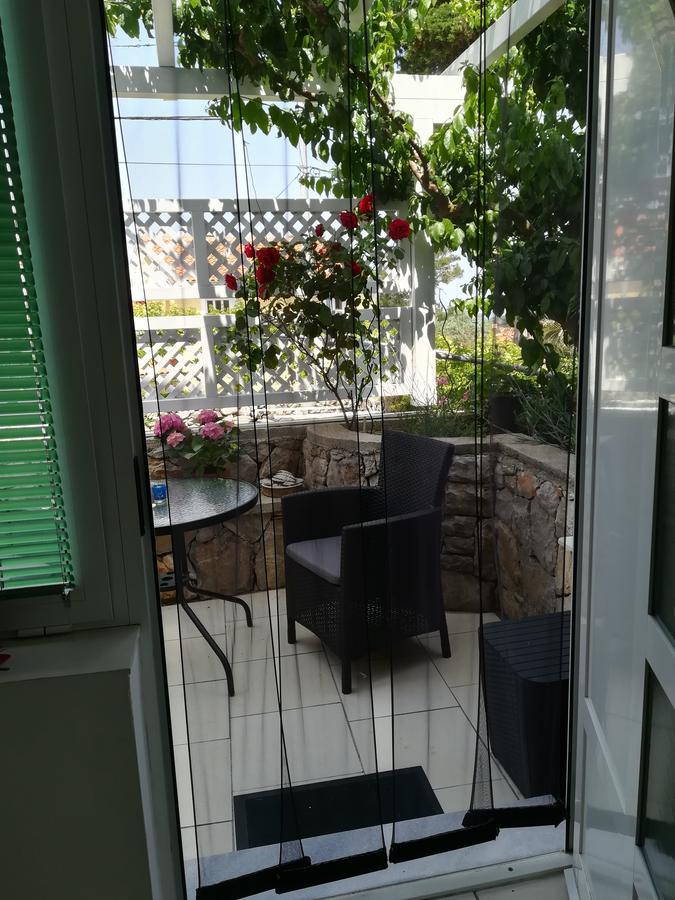 Apartment Neno - Terrace & Parking Veli Losinj Exterior photo