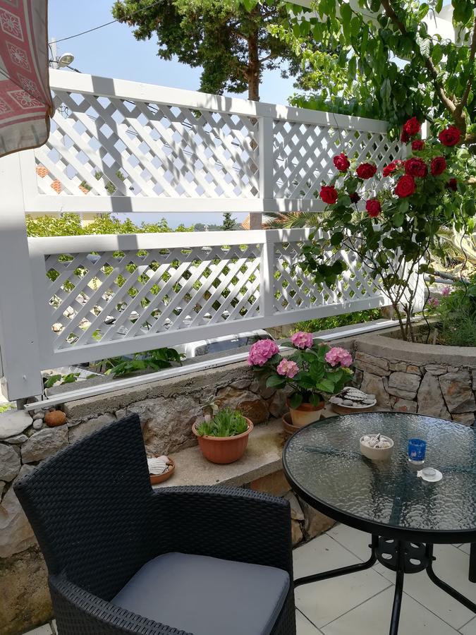 Apartment Neno - Terrace & Parking Veli Losinj Exterior photo